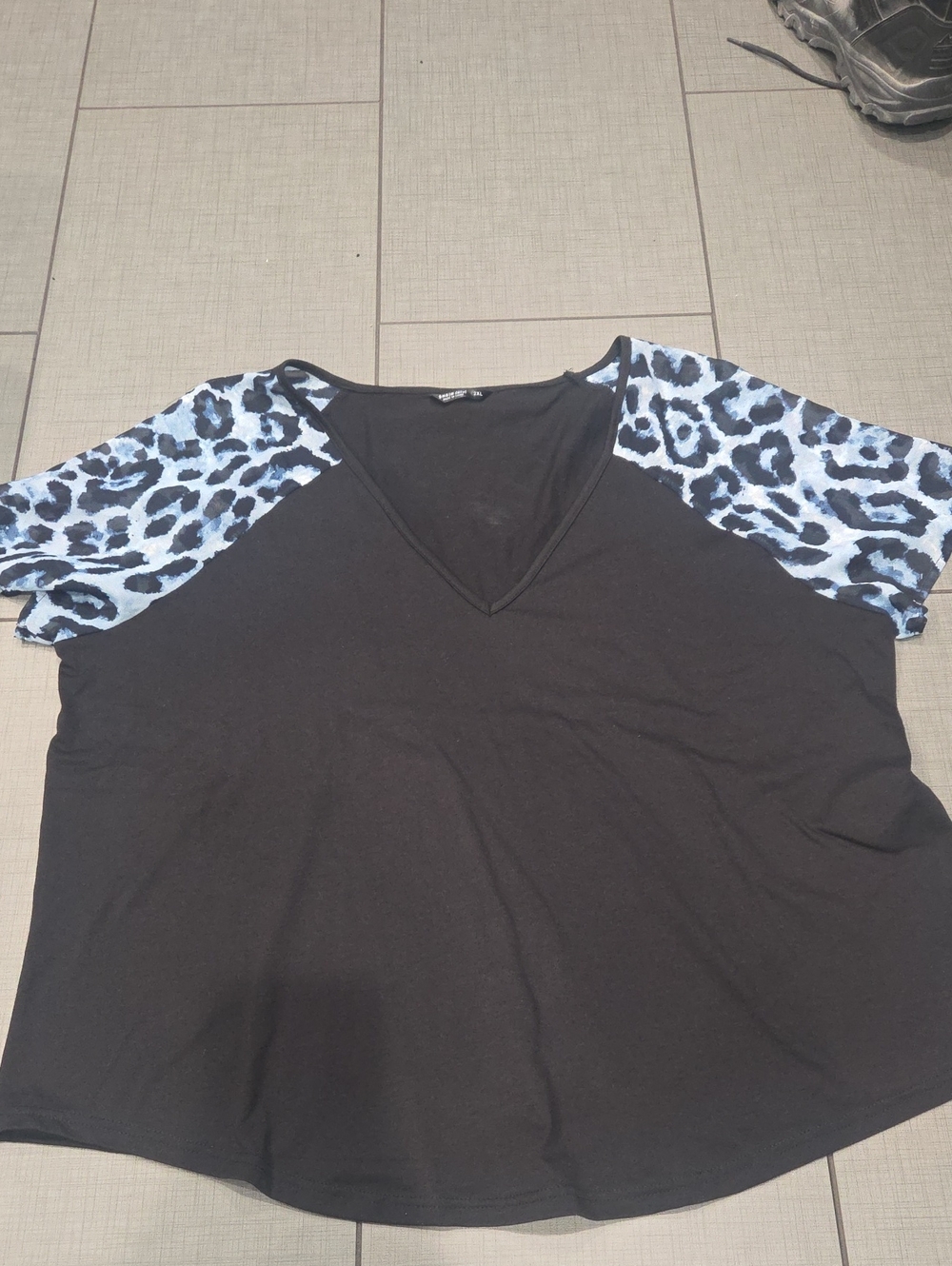 SHEIN Black V-Neck Top with Blue Leopard Print Sleeves 2XL